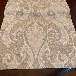 Table runner